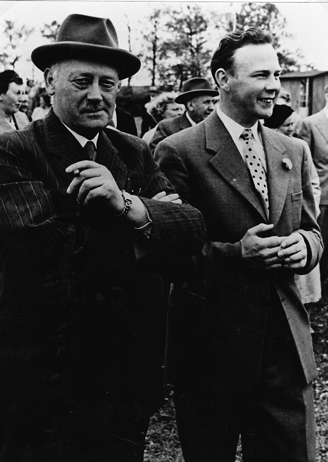 Niels Bech, Röddingeberg och lanthandlare Hugo Fredriksson, festgeneral